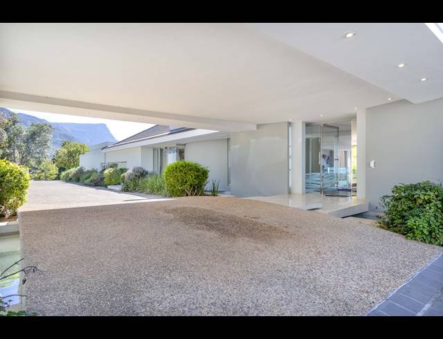 7 BEDROOM FREESTANDING TO LET IN CONSTANTIA